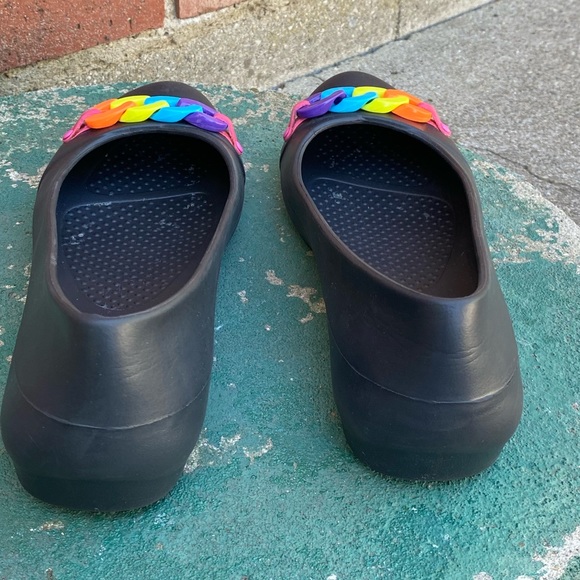 SOLD Crocs - Picture 4 of 7